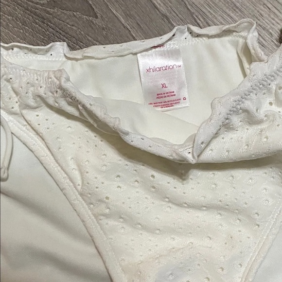 Bikini - Picture 4 of 5